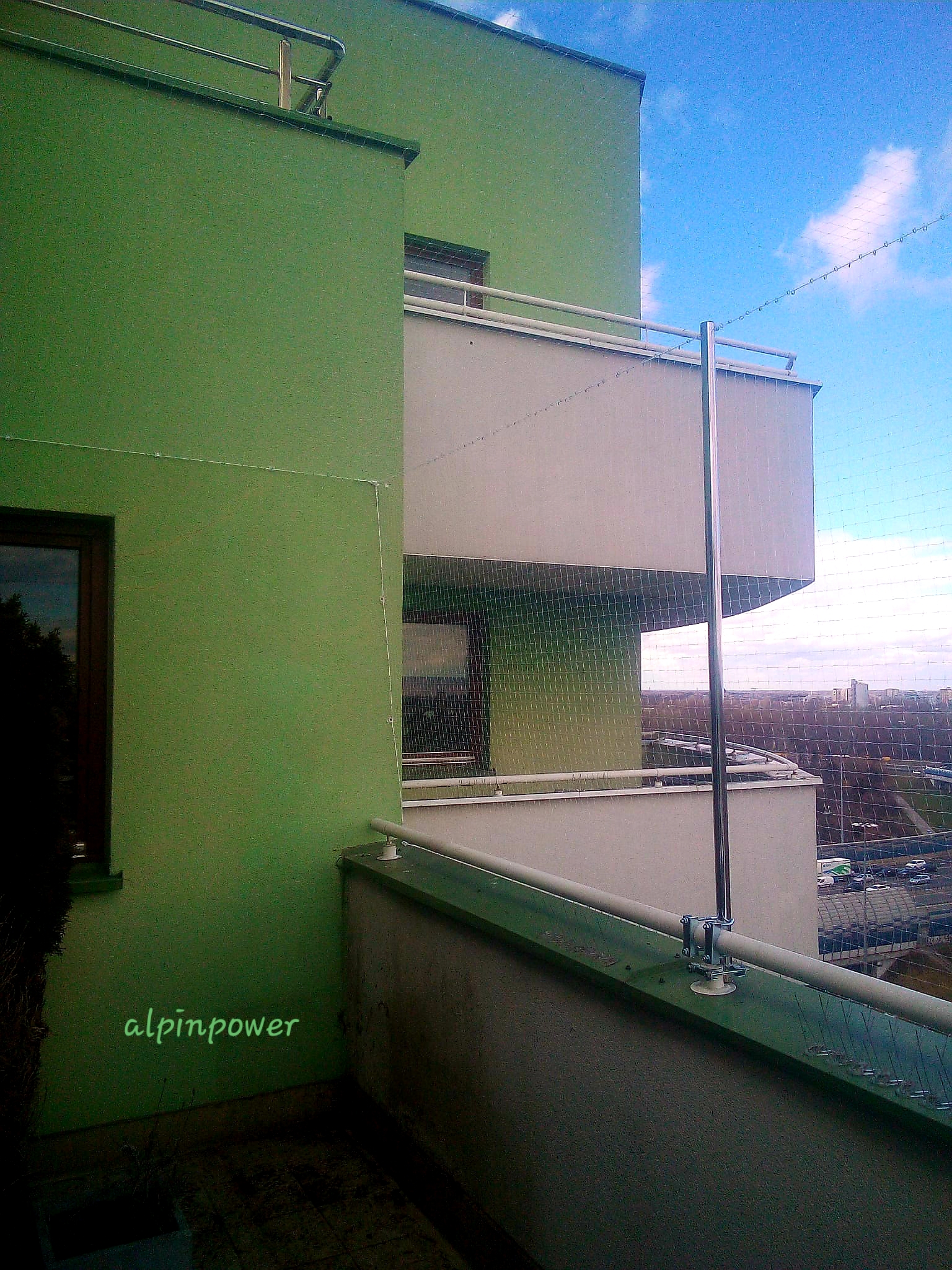 Montaż siatki ba taras przeciw ptaków na gołębie osiatkowanie balkonu 