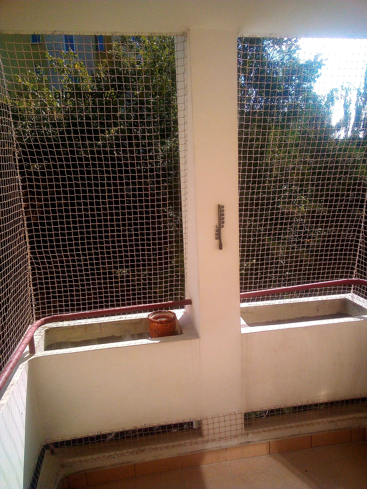 Montaż siatki ochronnej dla kota na balkon Warszawa 