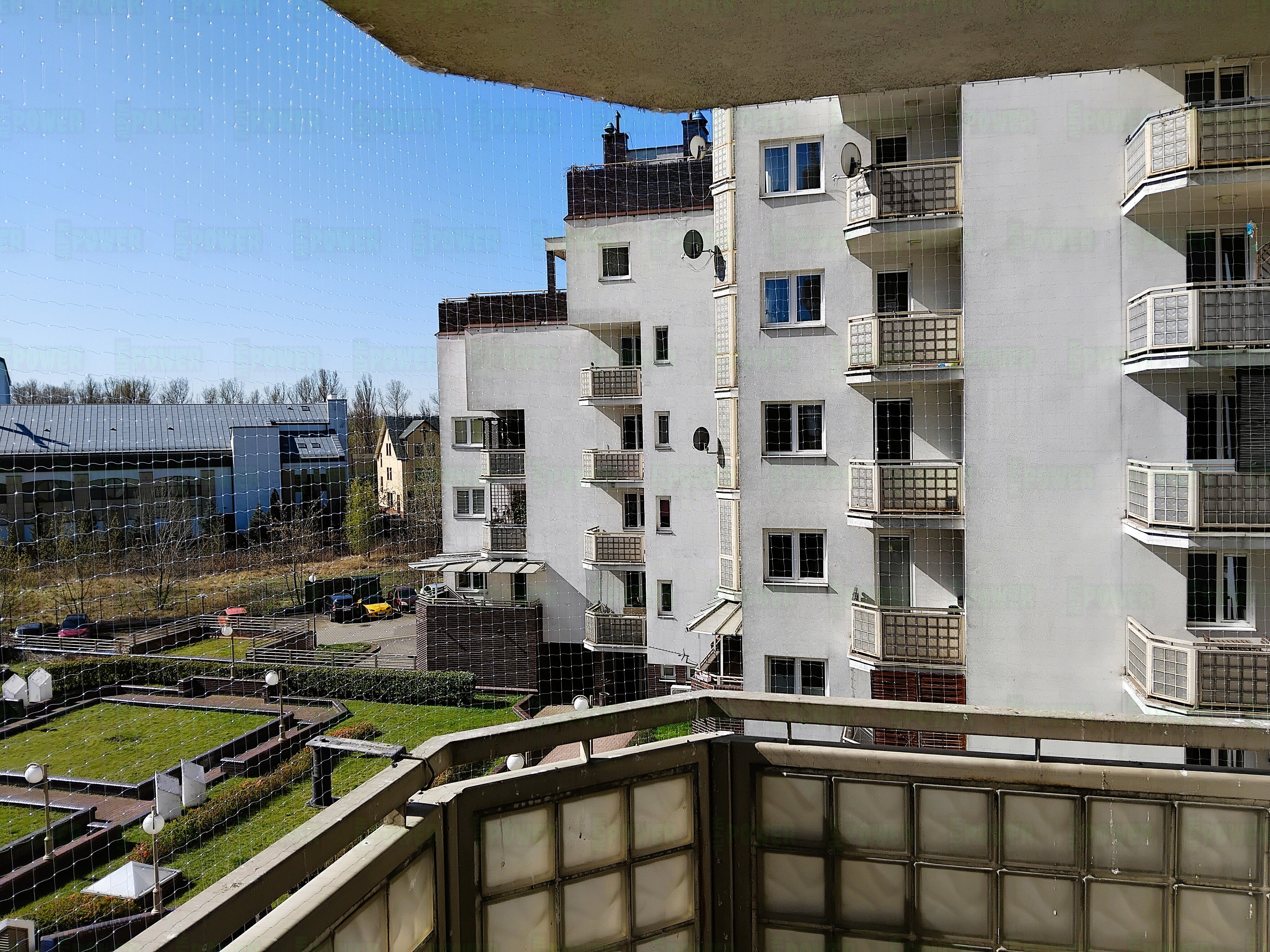 Siatka zabezpieczająca balkon przeciw gołębiom bez wiercenia z montażem Warszawa