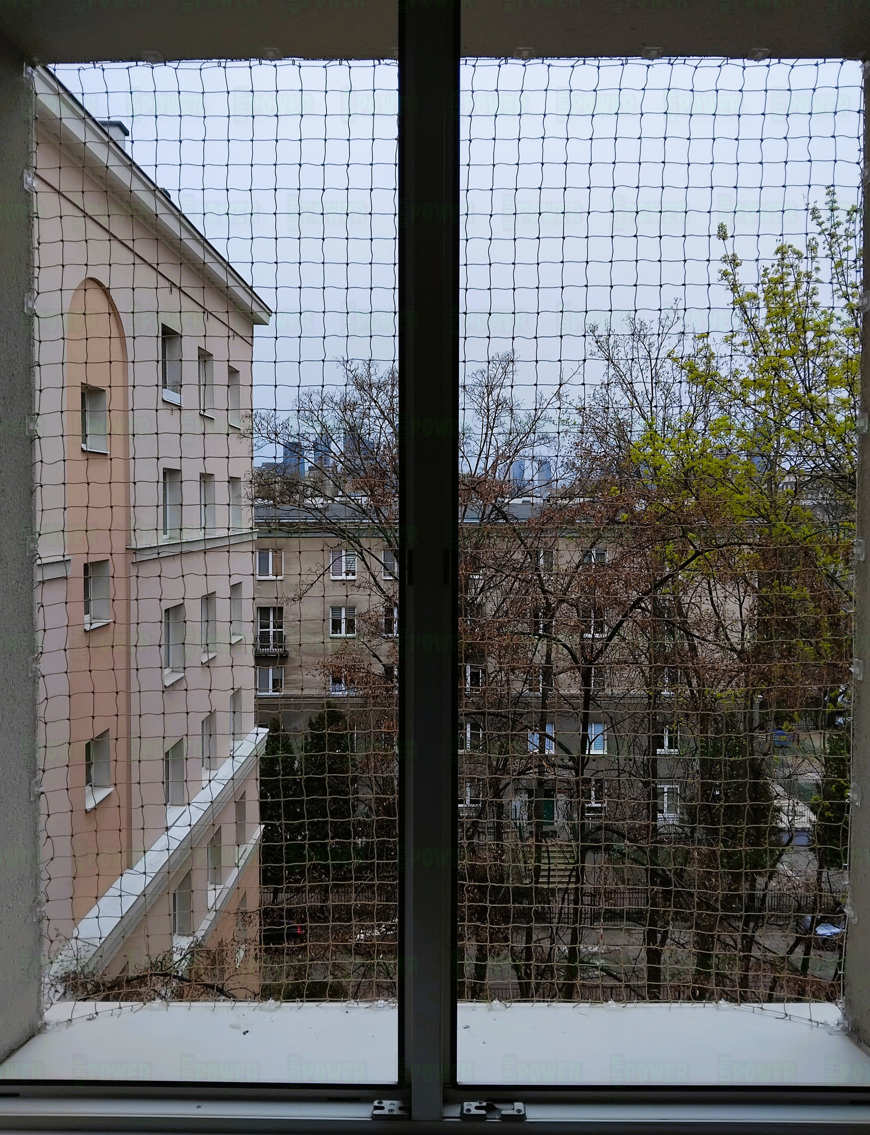 Siatka ochronna na okno dla kota montaż bez wiercenia Warszawa