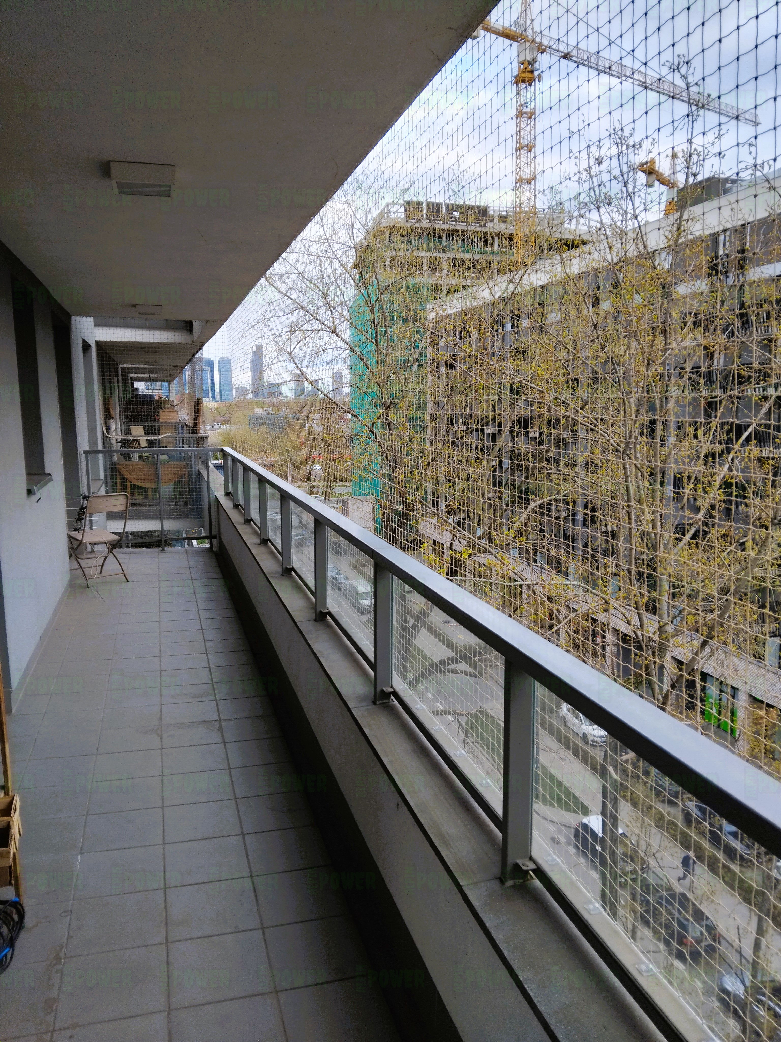 Wzmocniona siatka ochronna dla kota montaż bez wiercenia na balkon Warszawa