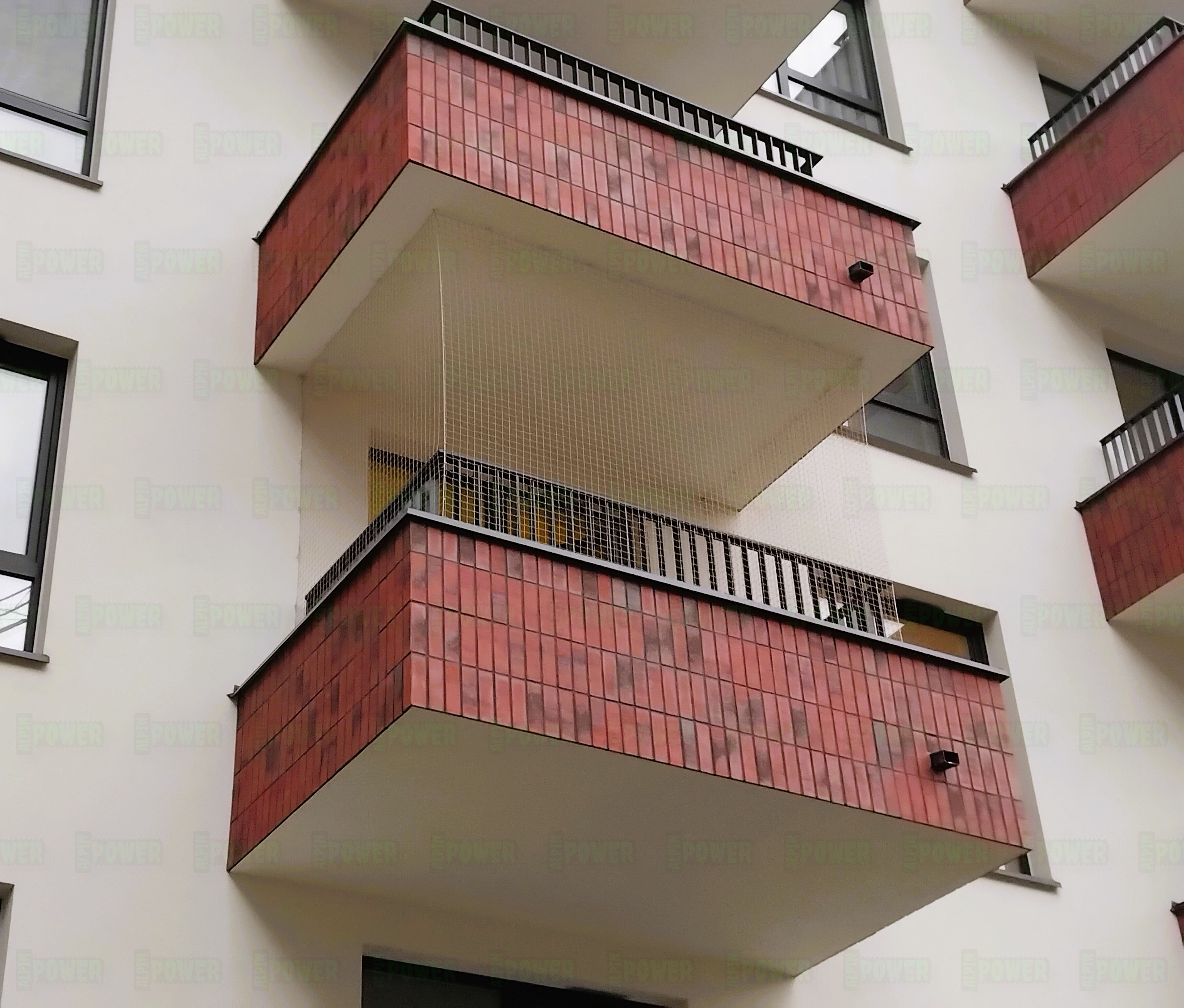 Wzmocniona siatka dla kota na balkon montaż Warszawa