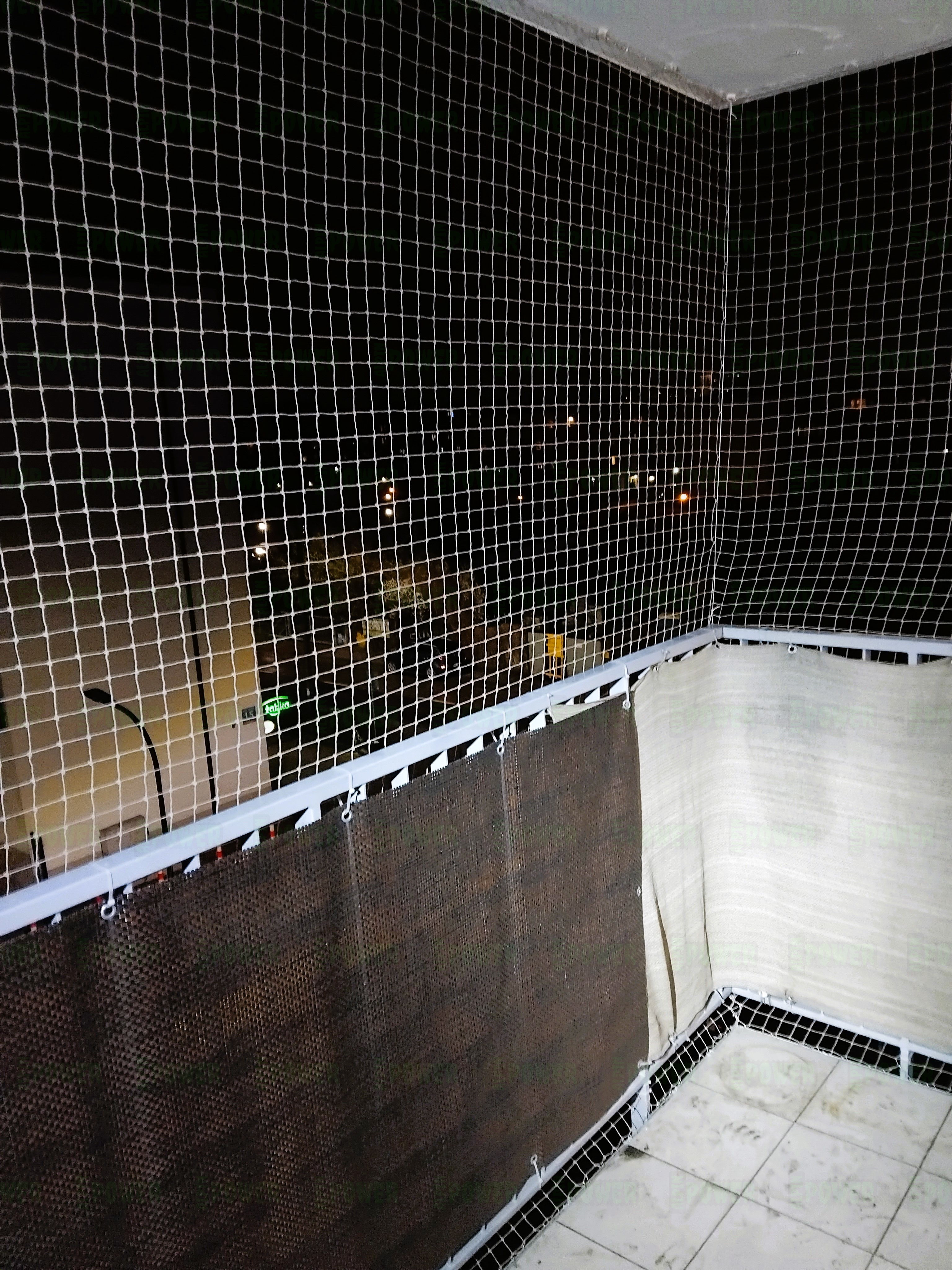 Siatka wzmocniona ochronna dla kota na balkon montaż Warszawa 