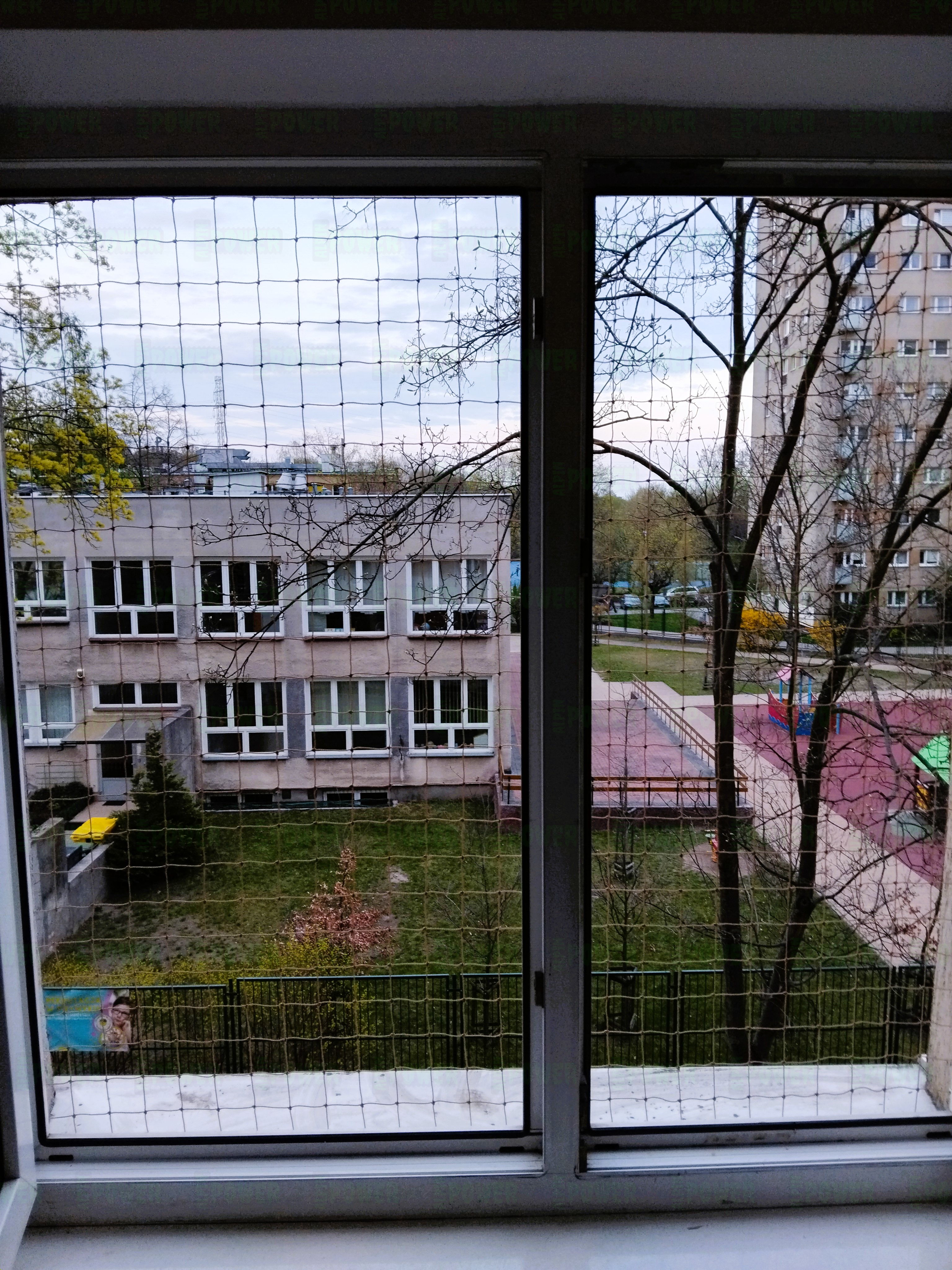 Siatka wzmocniona dla kota na okno montaż Warszawa