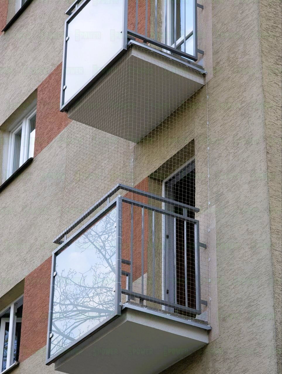 Wzmocniona siatka drutem na balkon dla kota na balkon montaż Warszawa