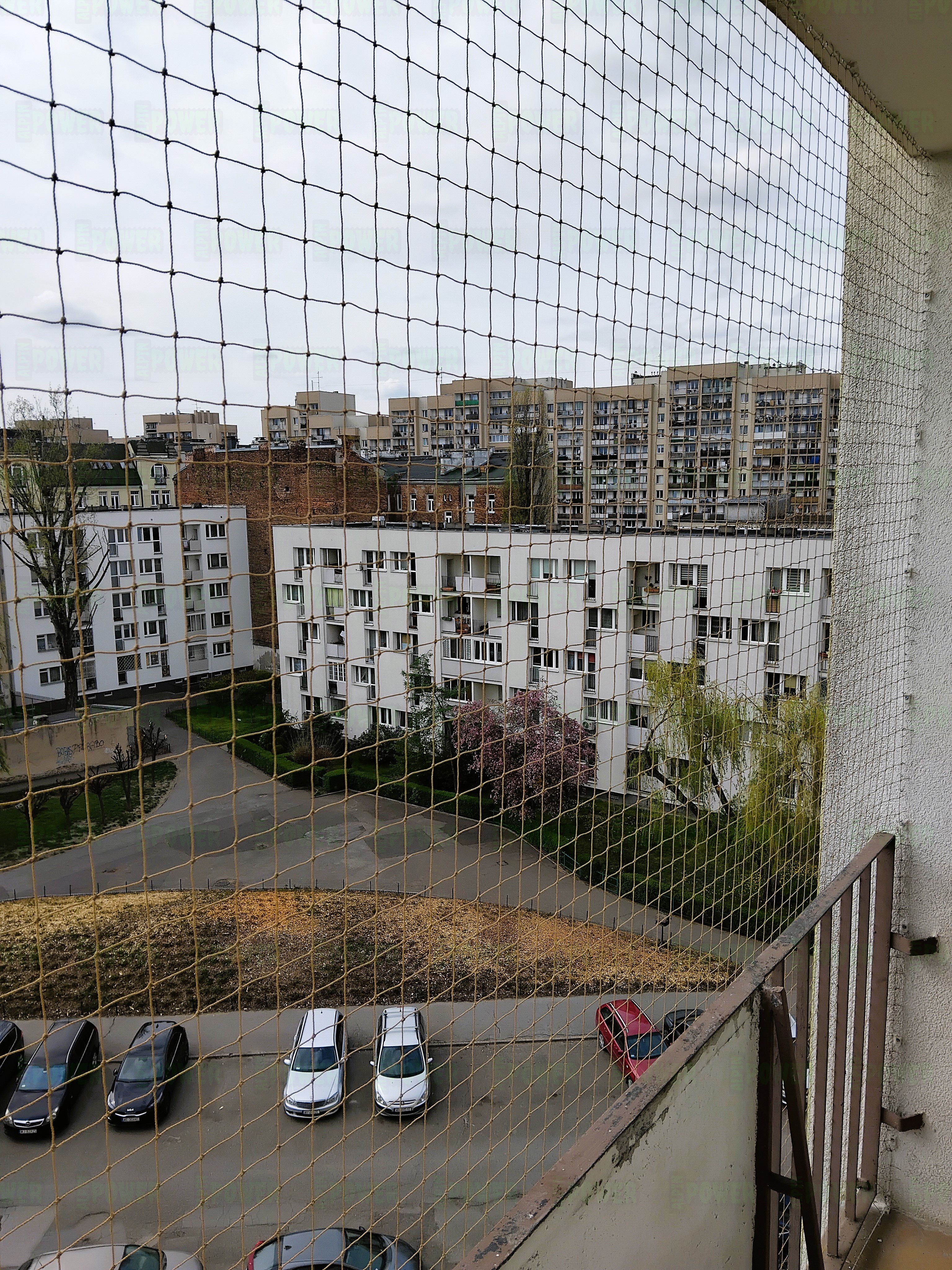 Wzmocniona siatka drutem ochronna na balkon dla kota montaż Warszawa