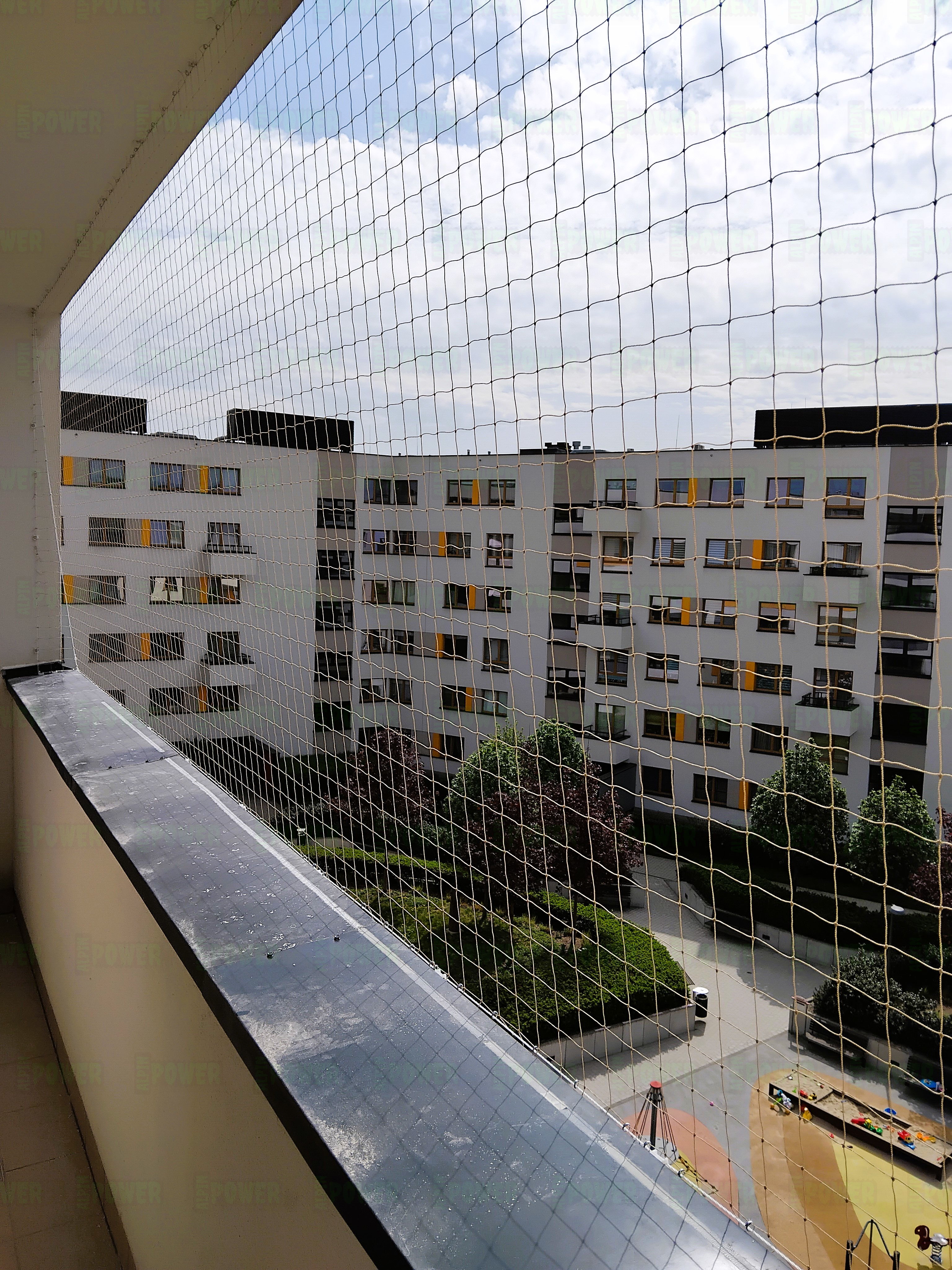 Siatka na balkon przeciw ptakom