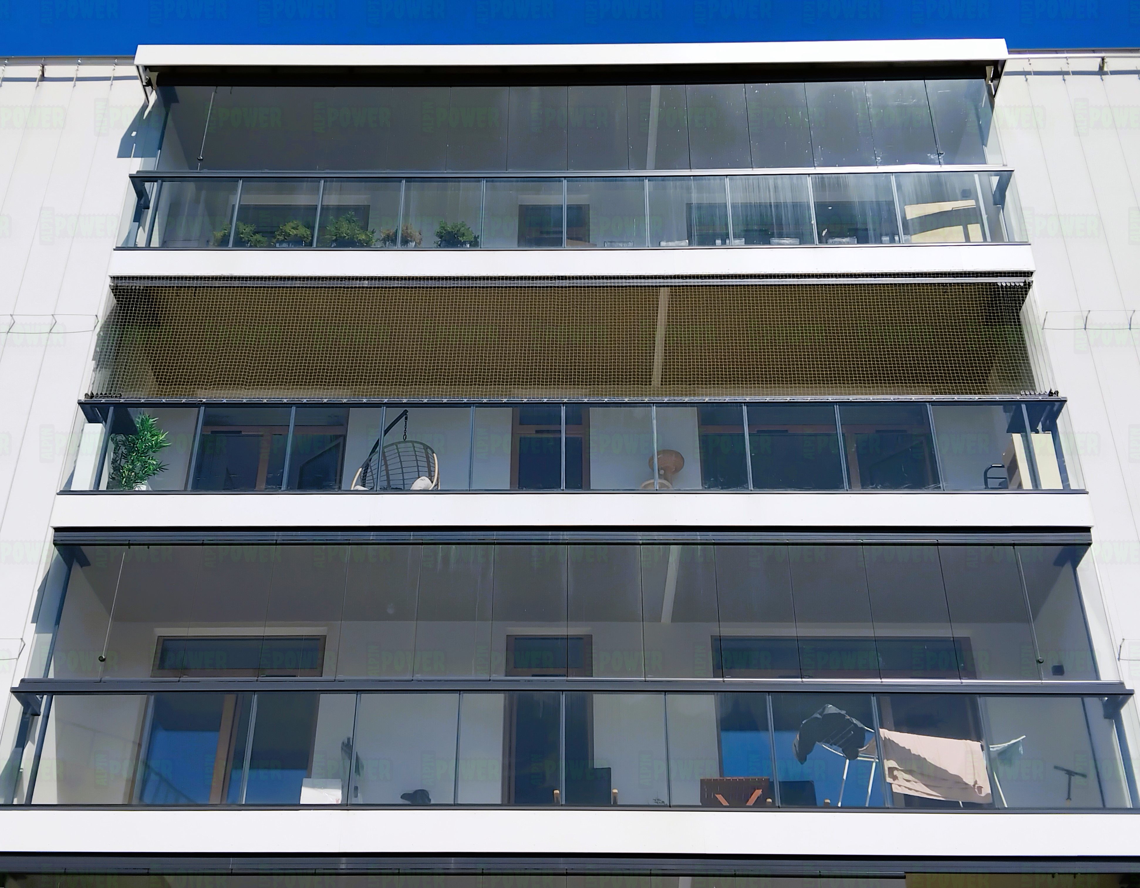 Siatka wzmocniona drutem dla kota na balkon bezinwazyjny montaż Warszawa