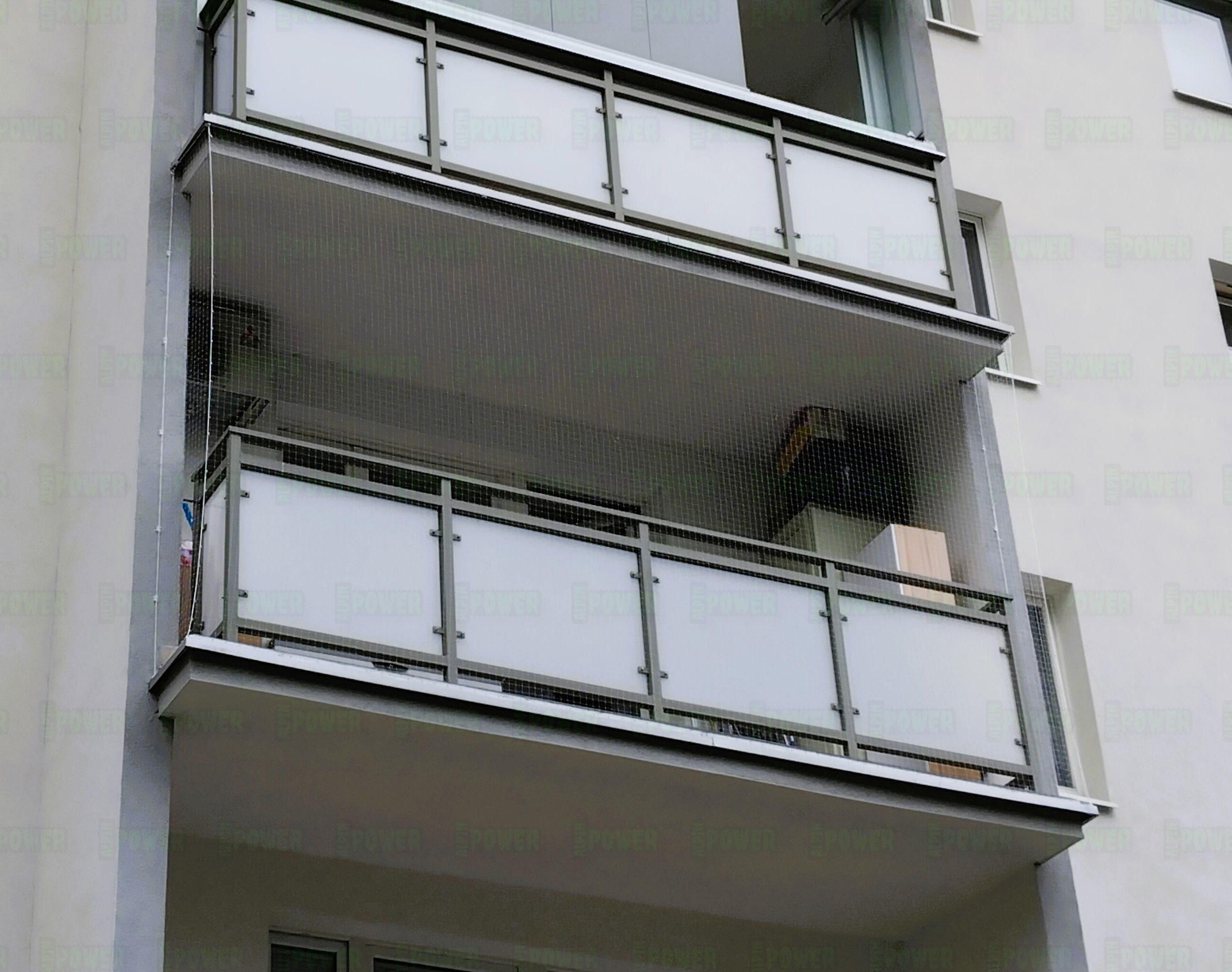 Niewidoczna siatka na balkon montaż Warszawa