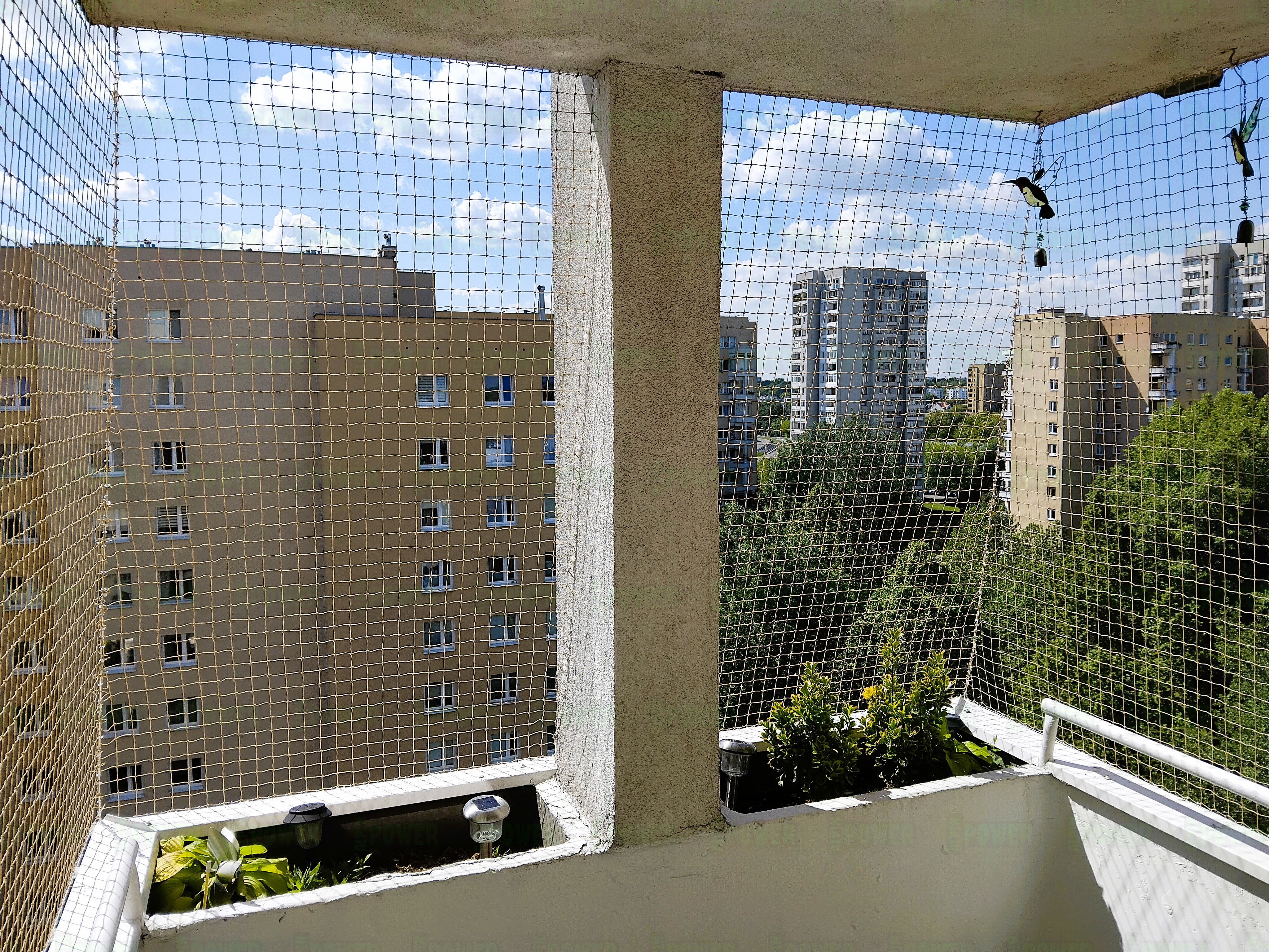 Ochronna siatka dla kota na balkon montaż Warszawa