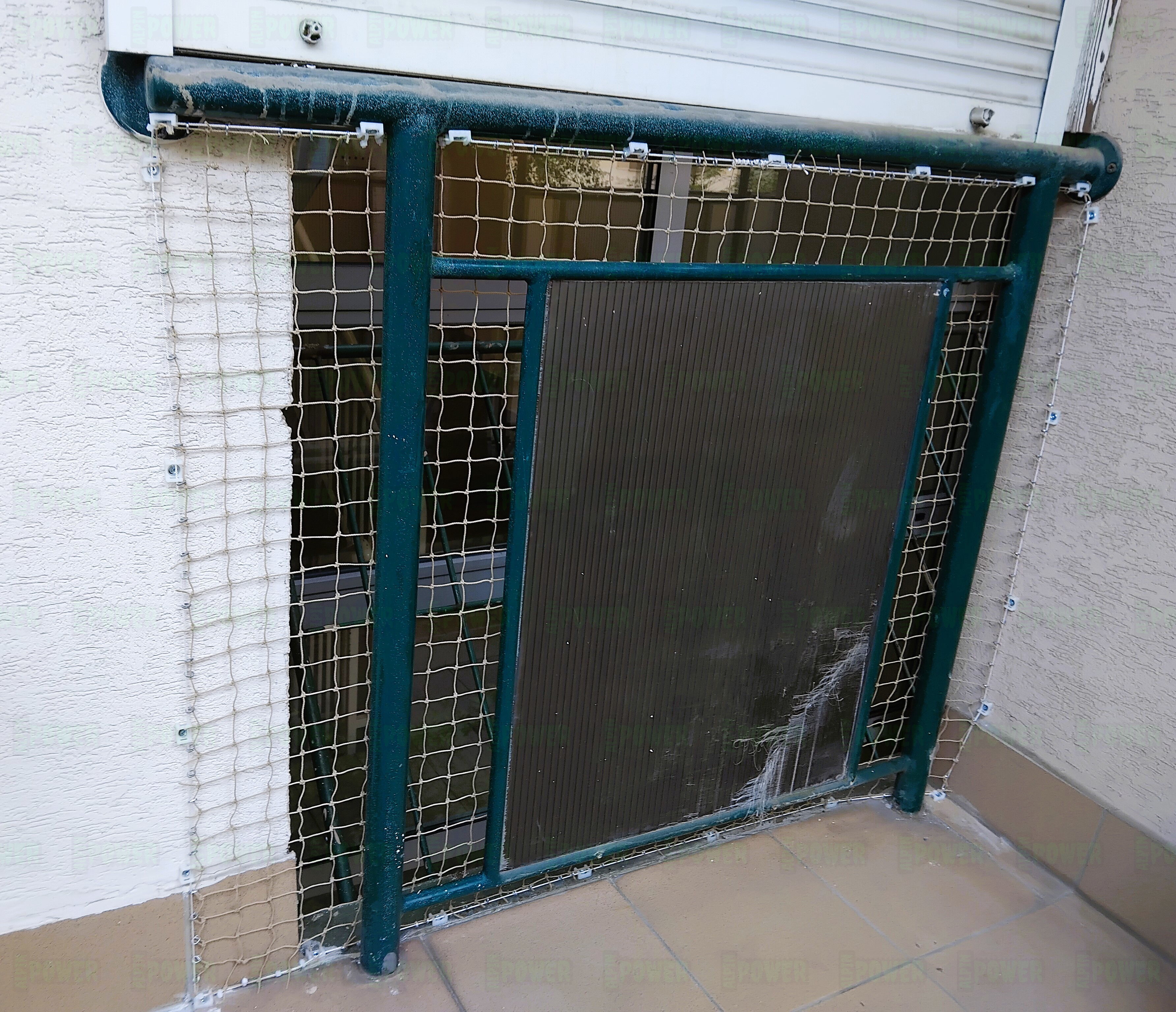 Siatka na balkon dla kota na balkon montaż Warszawa