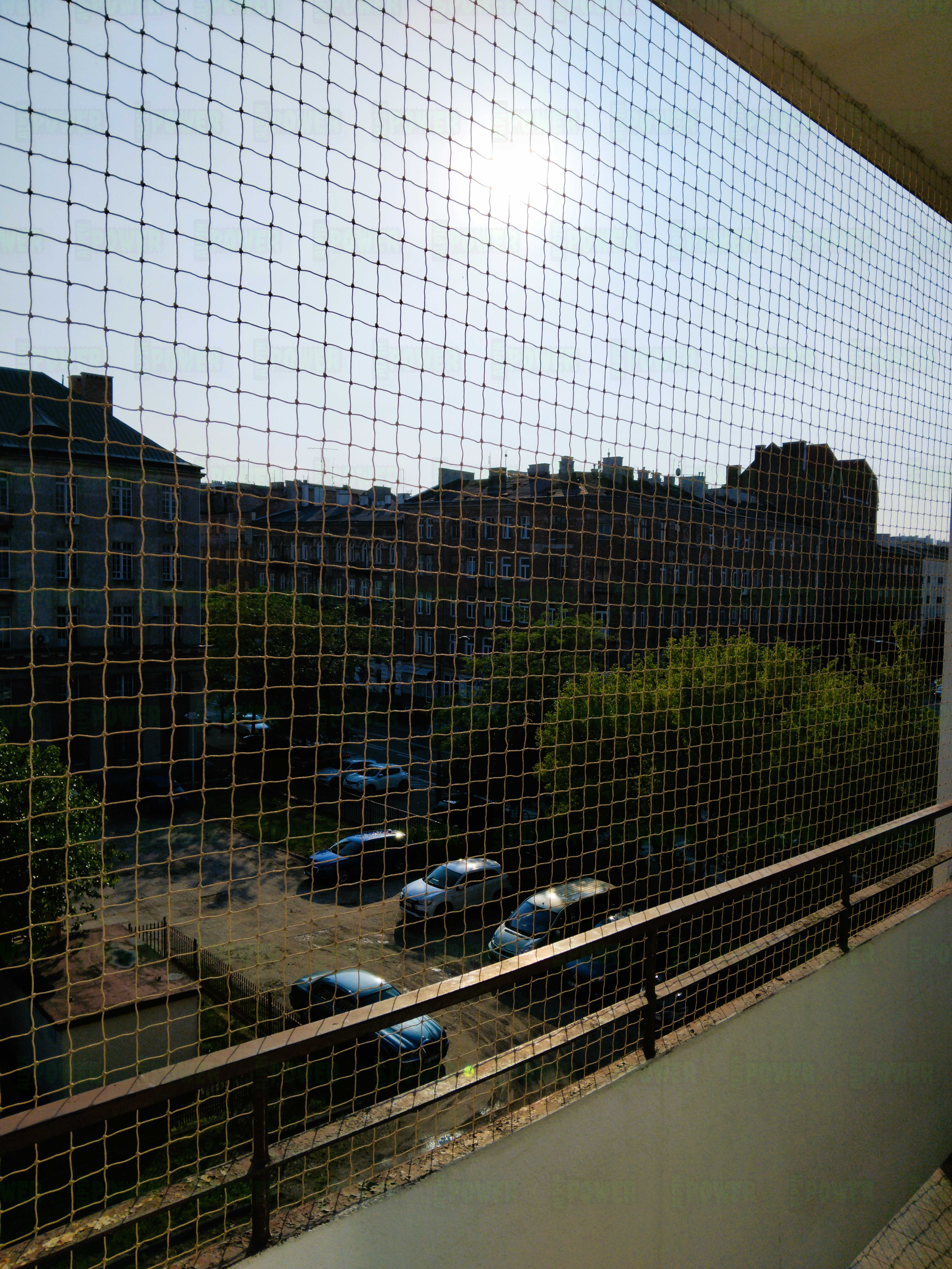 Siatka zabezpieczająca balkon dla kota