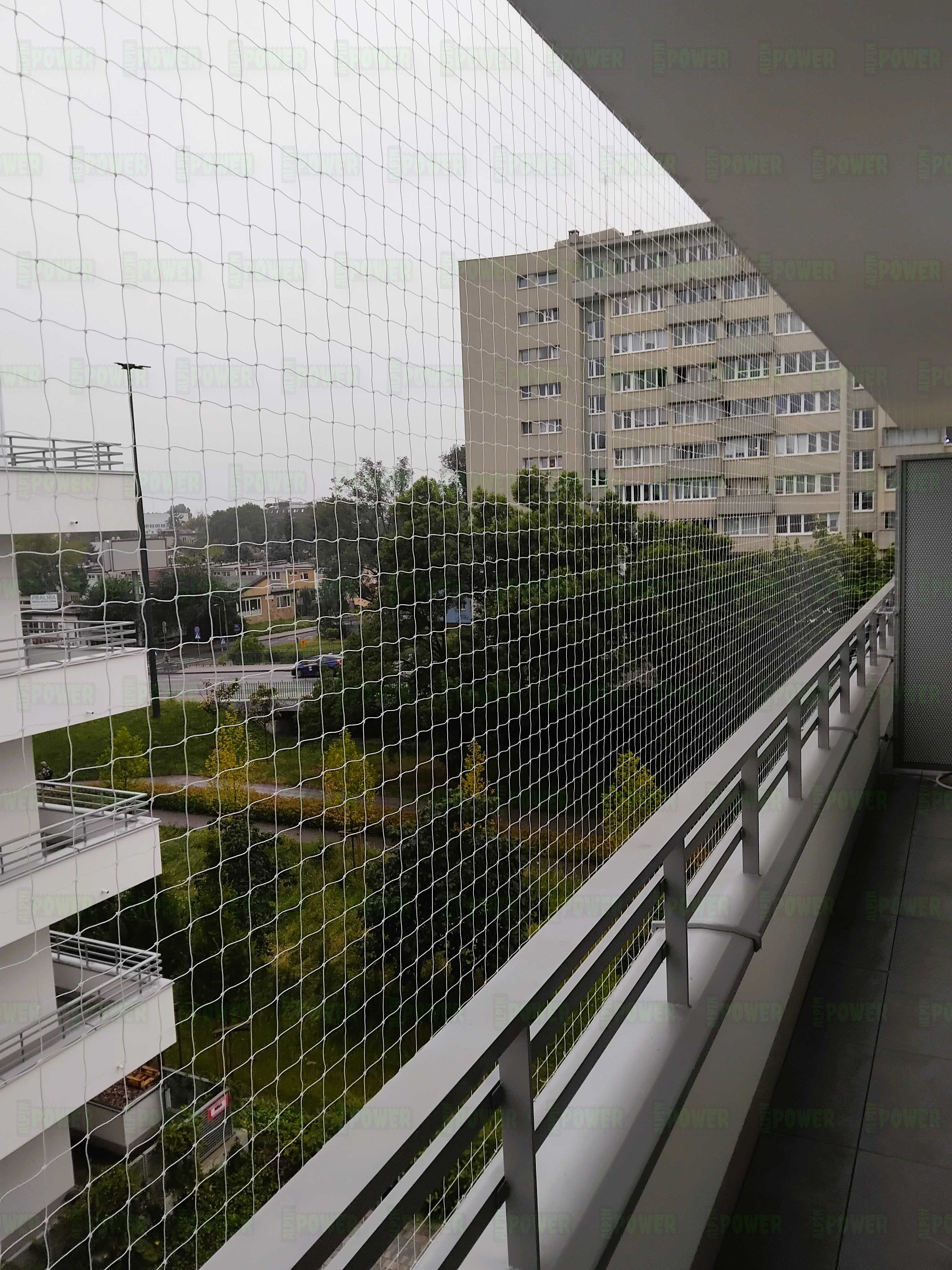  Montaż siatki dla kota na balkon bezinwazyjny