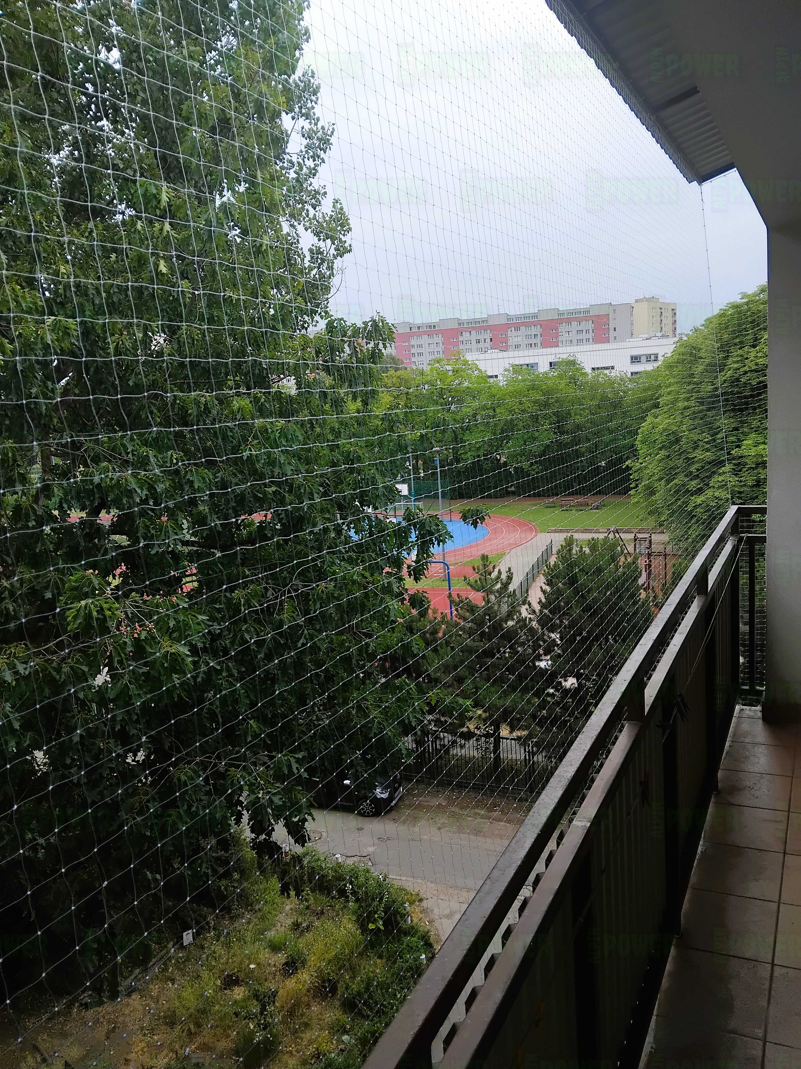 Siatka zabezpieczająca balkon przeciw ptakom