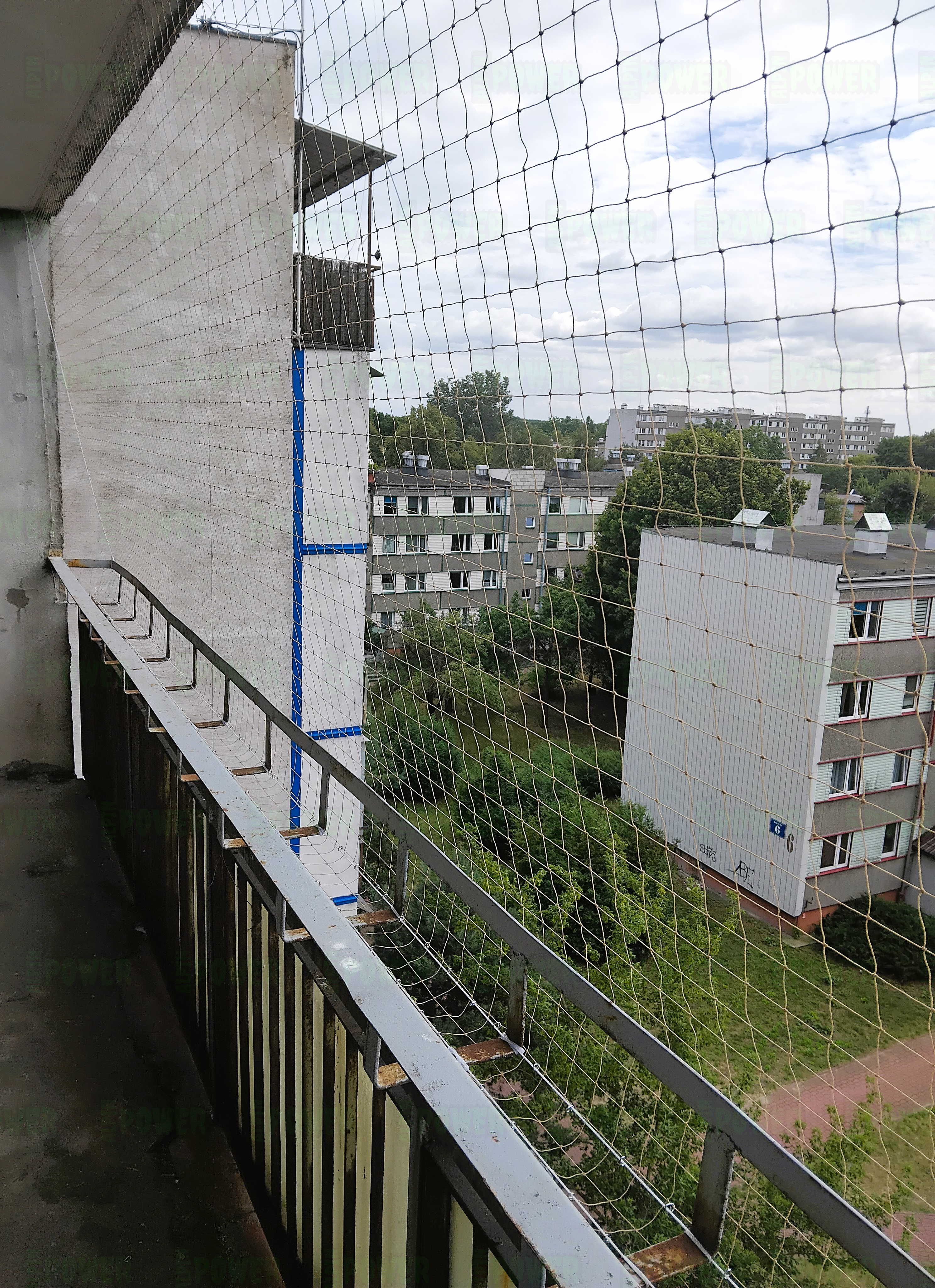  Siatka na balkon przeciw ptakom z montażem