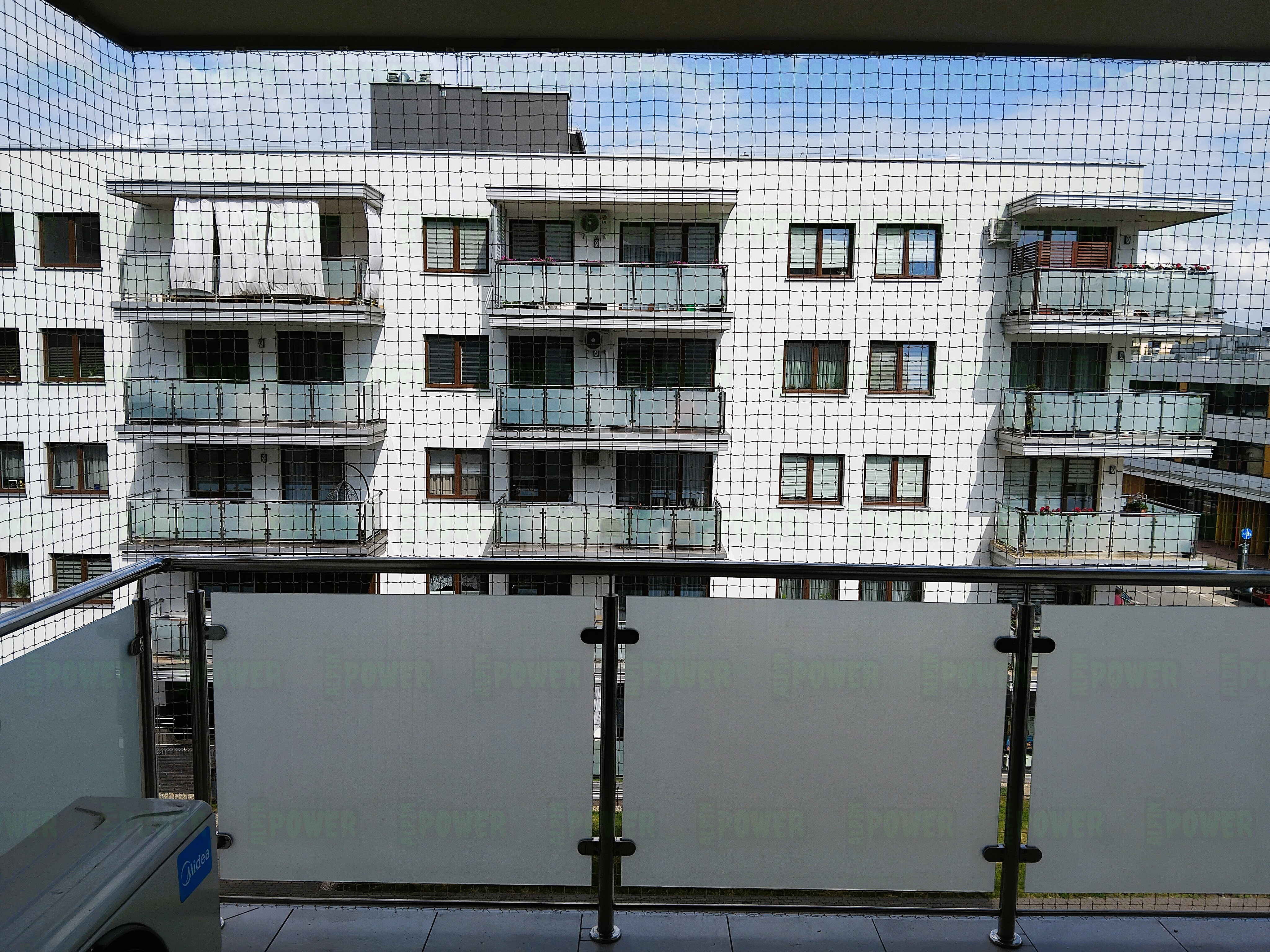  Siatka zabezpieczająca balkon dla kota