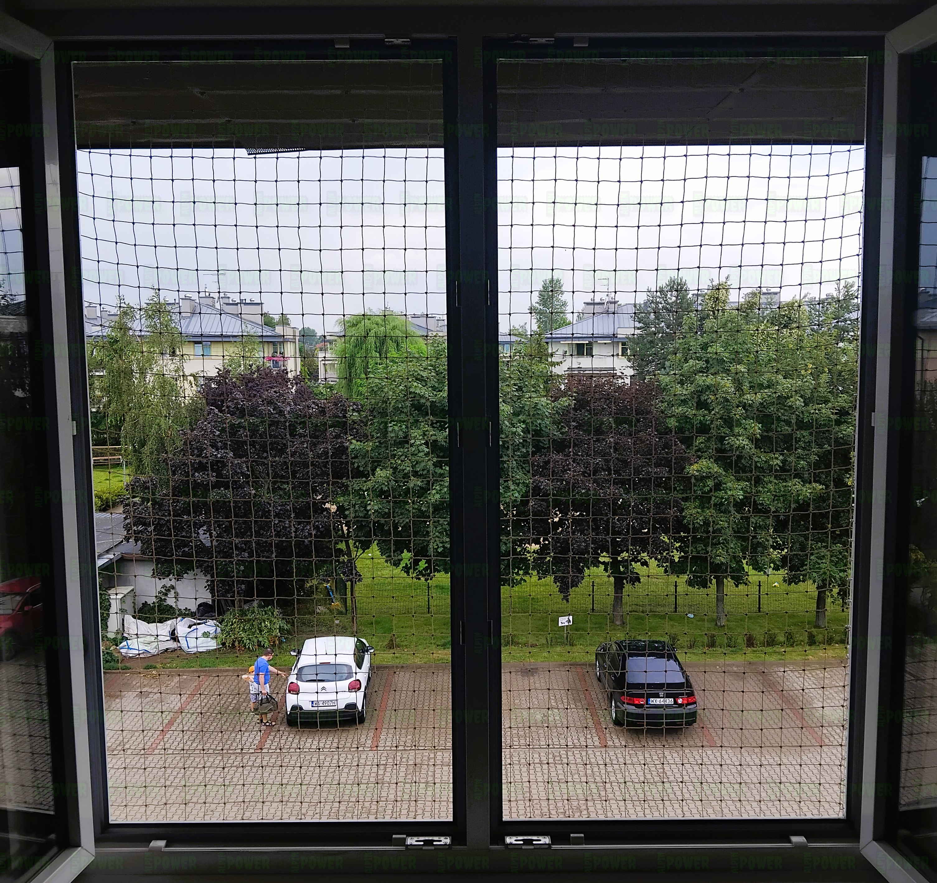 Siatka dla kota na okno montaż