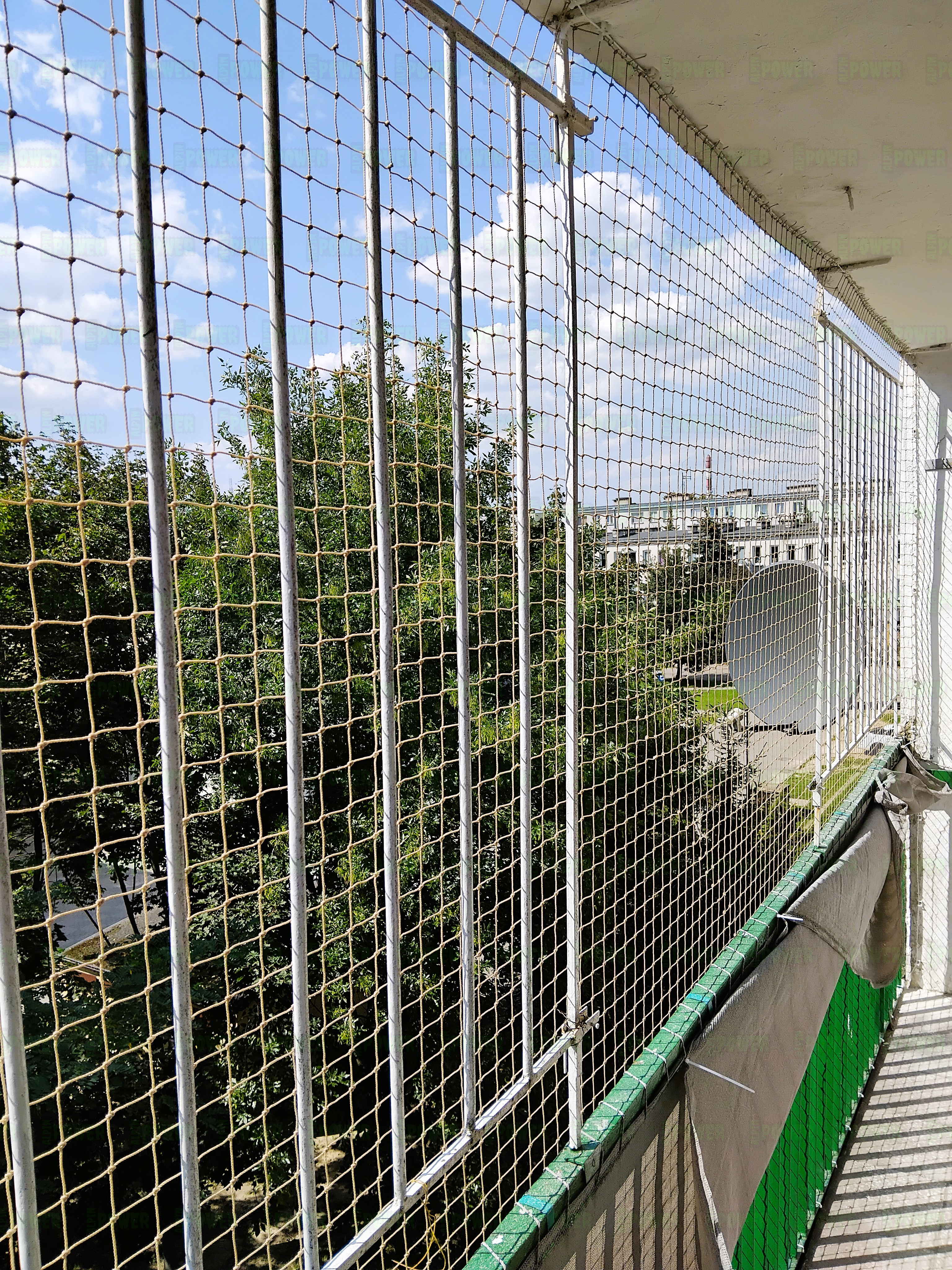 Siatka wzmocniona dla kota na balkon montaż