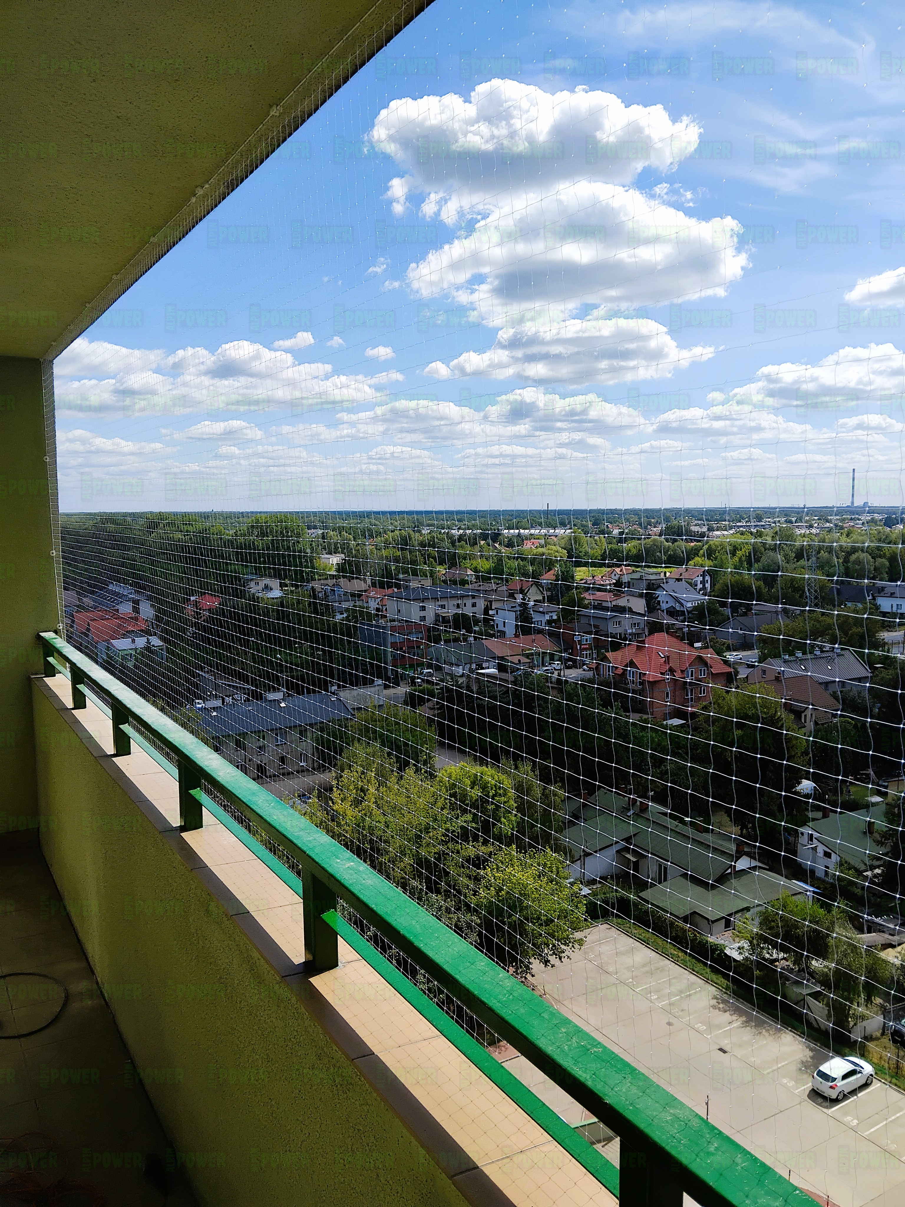  Siatka zabezpieczająca balkon przeciw gołębiom