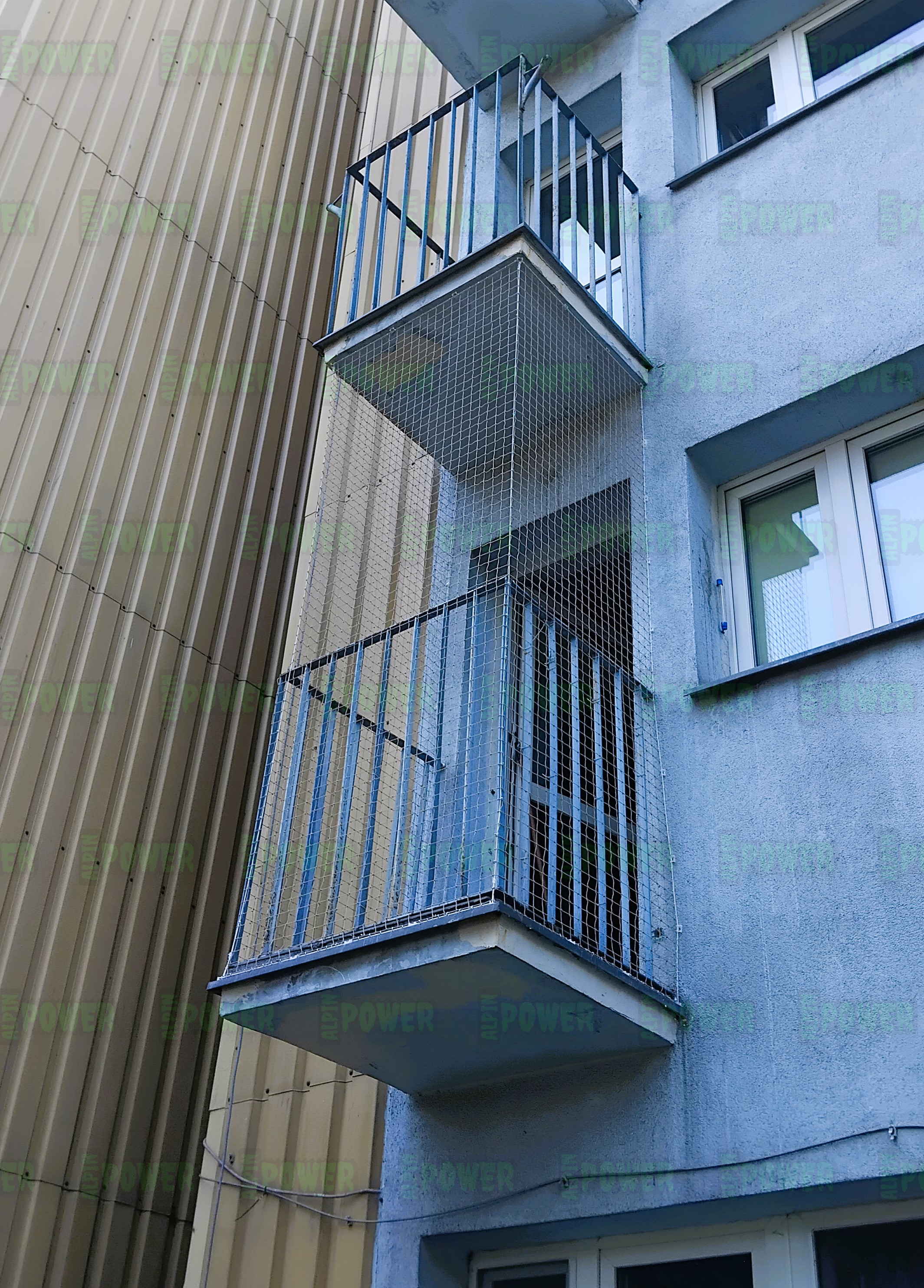 Siatka zabezpieczająca balkon dla kota