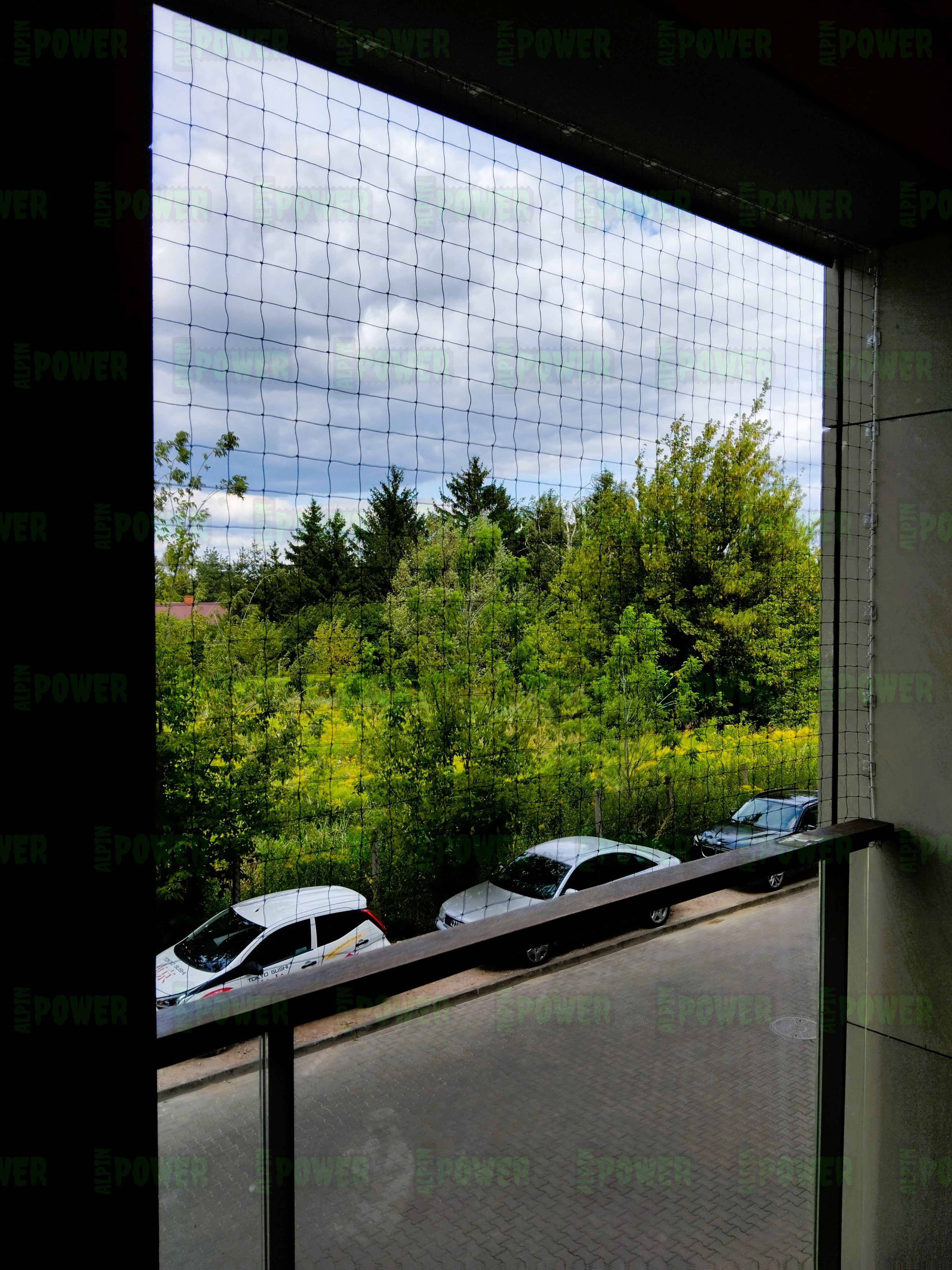 Siatka ochronna na balkon dla kota bez wiercenia