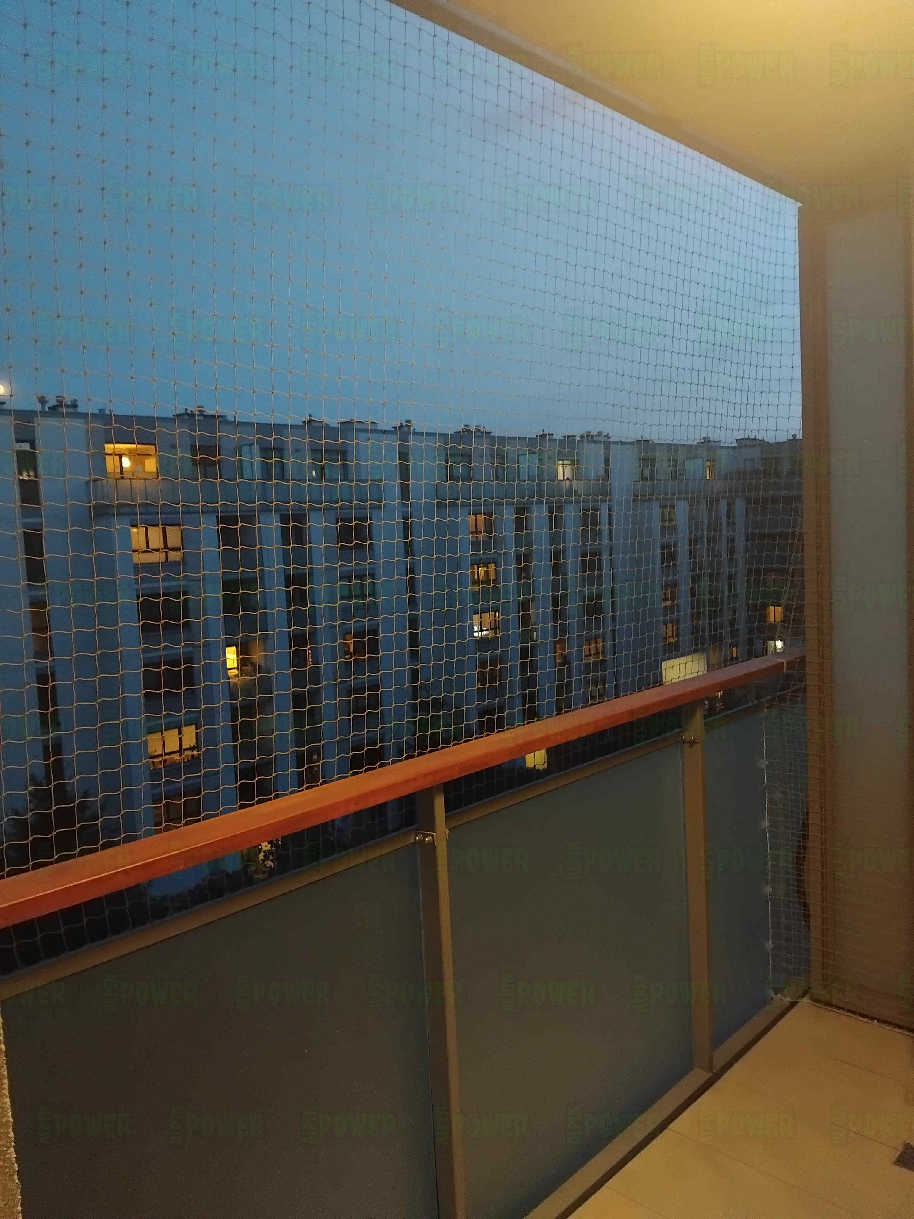 Siatka zabezpieczająca balkon dla kota BEZINWAZYJNY MONTAŻ