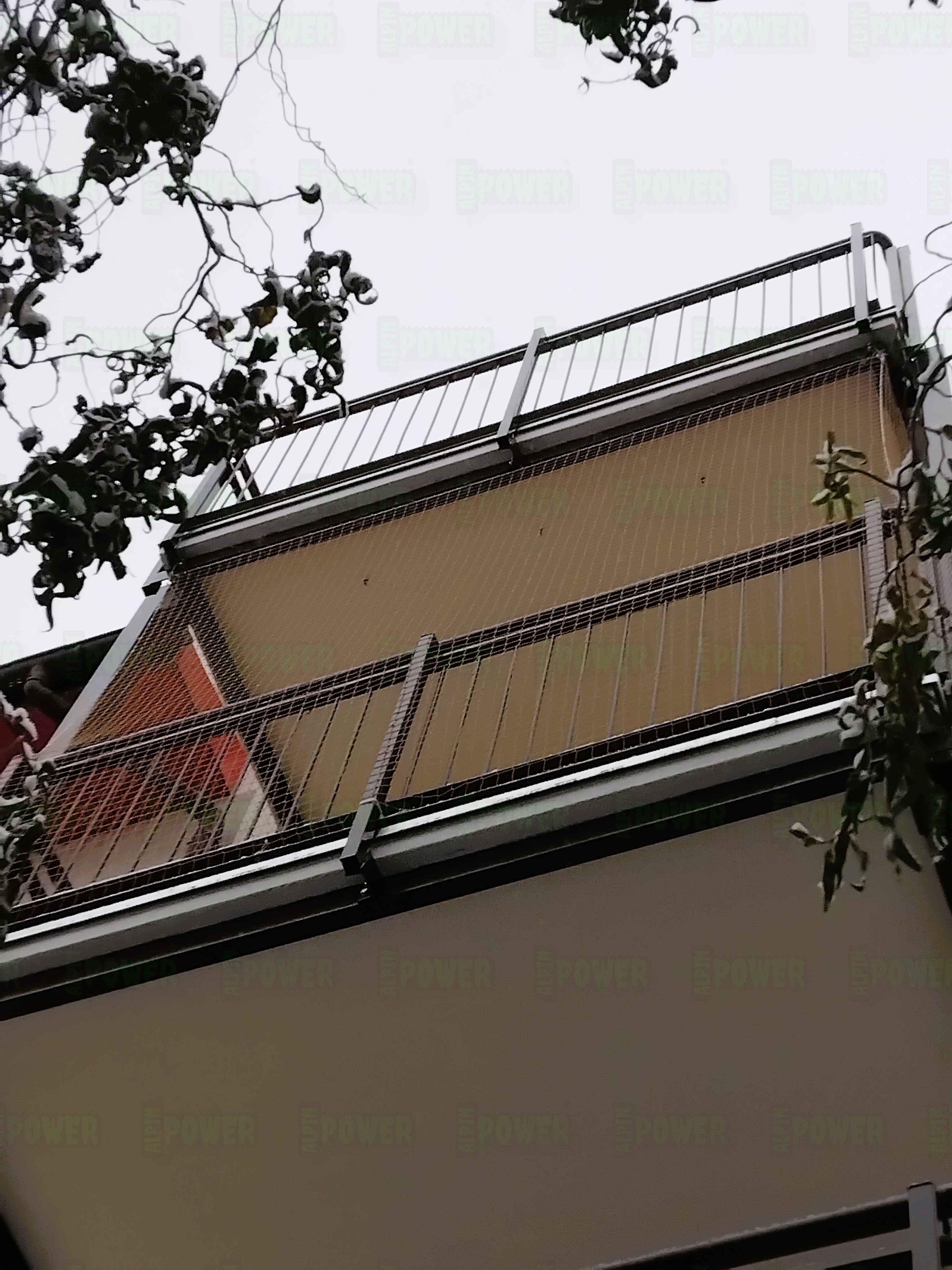 Wzmocniona siatka dla kota na balkon montaż