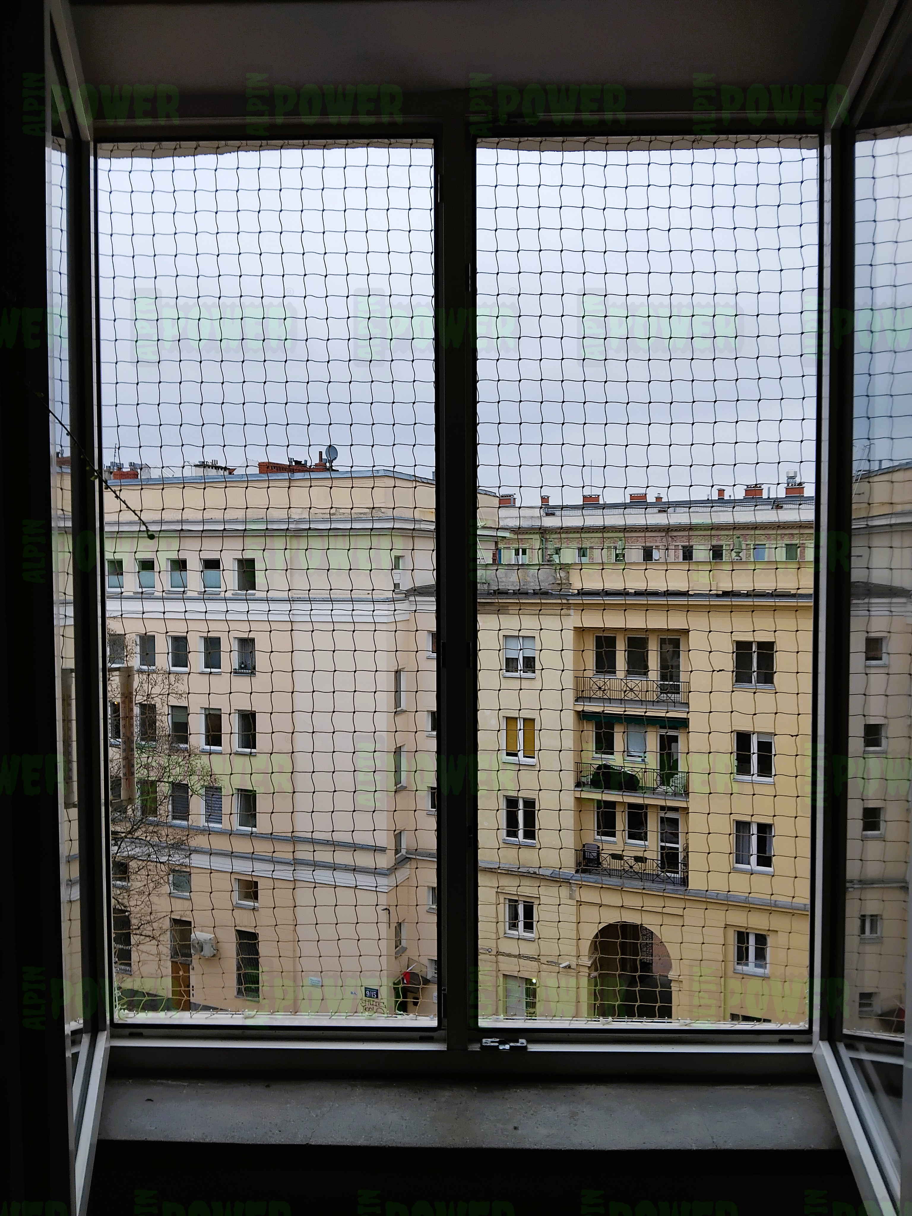  Siatka ochronna na okno